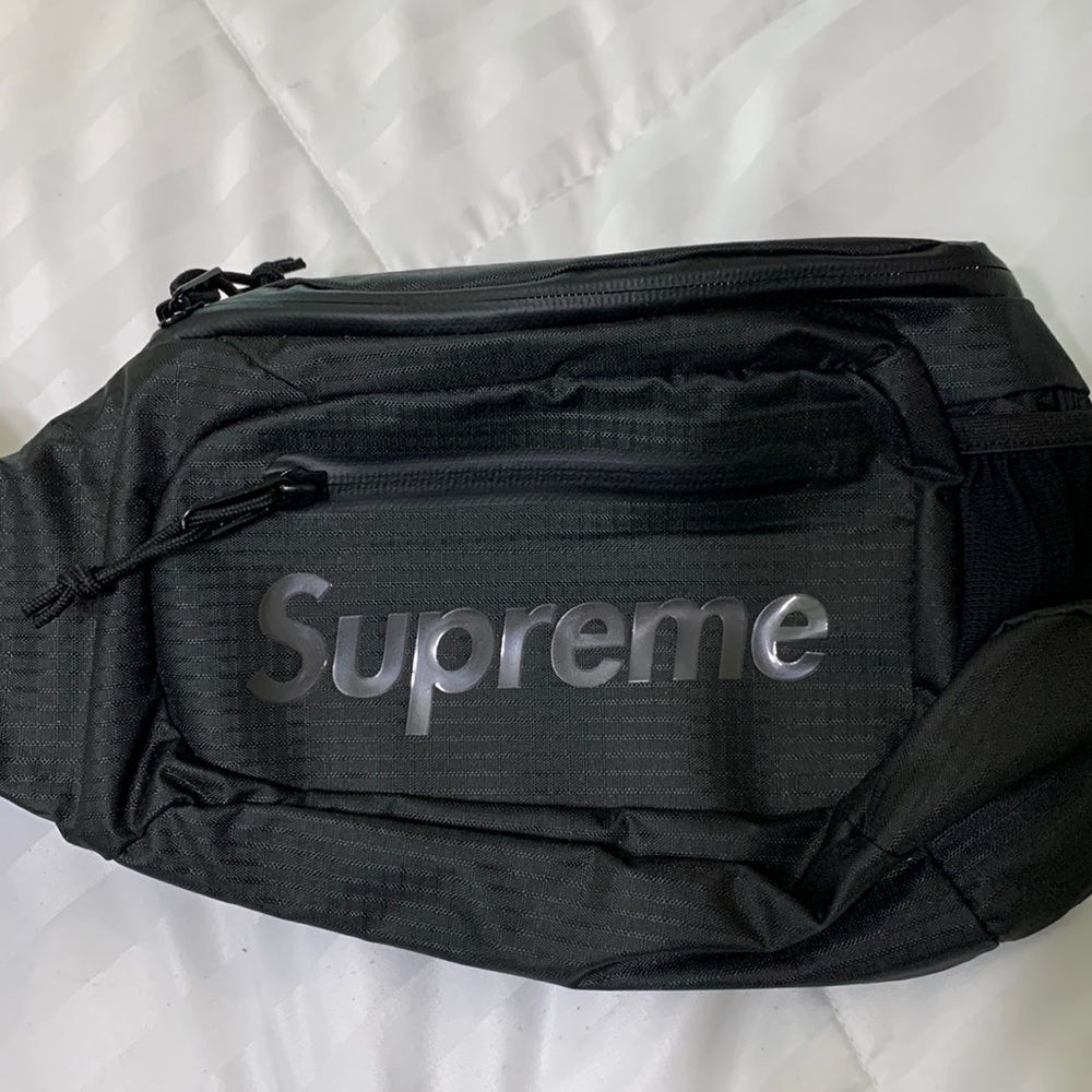 Supreme Sling Bag (SS21) Black